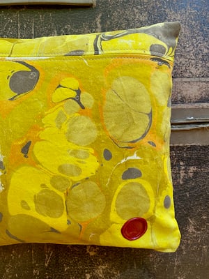 Image of marble cushion - no. 14