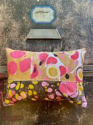 Image of marble cushion - no. 15