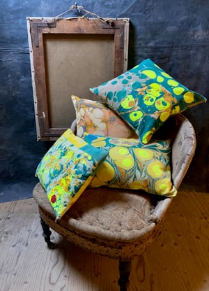 Image of marble cushion - no. 04