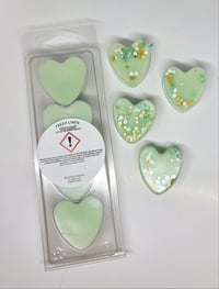 Image 2 of 4 heart clamshell