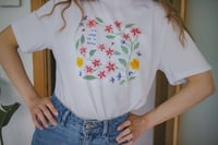 Image 5 of TEE-SHIRT blanc "ONE STEP AT A TIME" - Collab' COUCOU ILLUSTRATION
