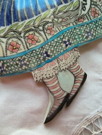 Image 3 of 'Gather Ye Rosebuds' Figure