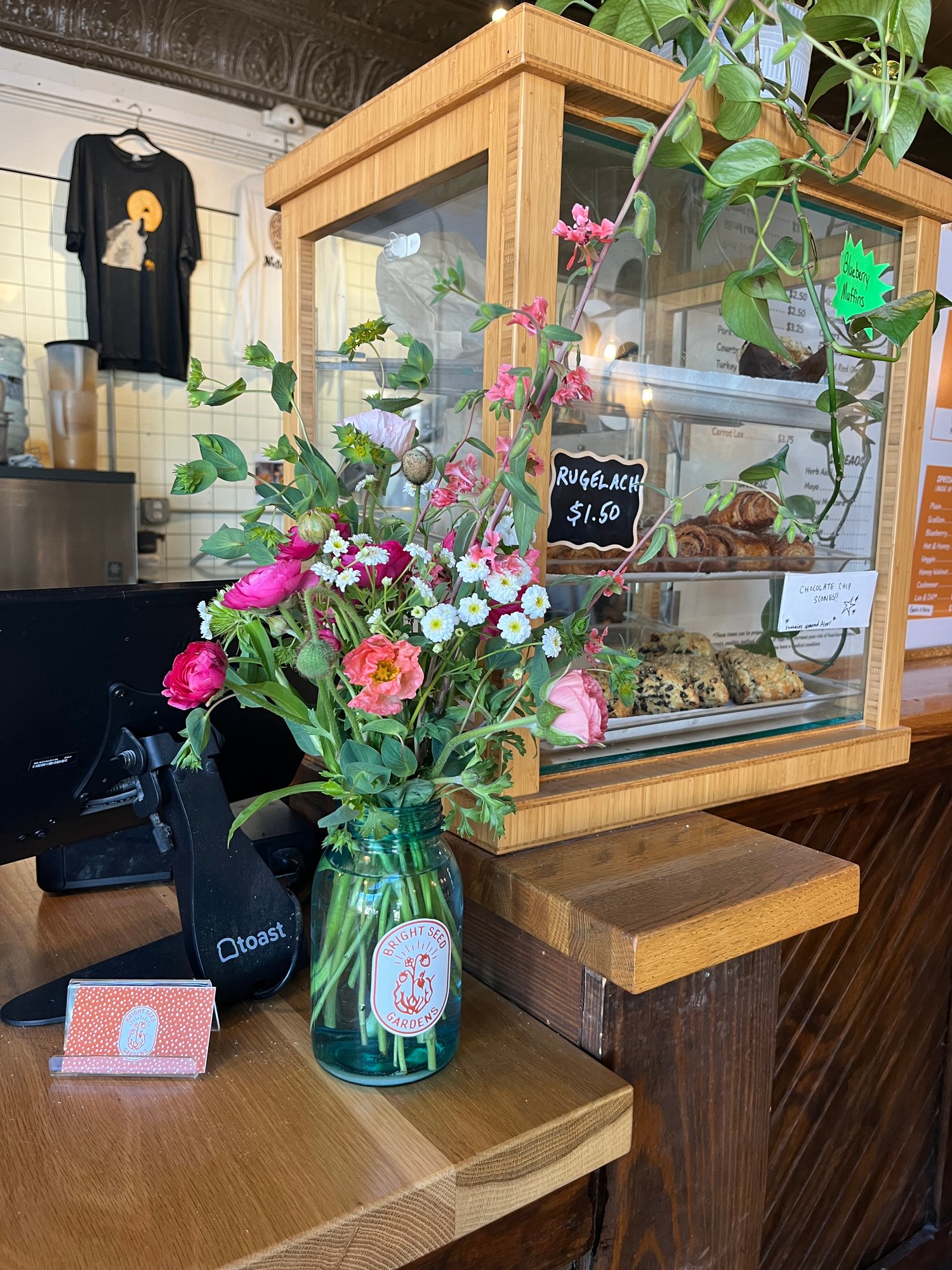 Image of Seasonal Flower Vase Arrangement