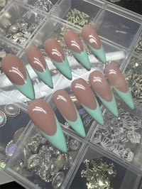 Image 2 of Minty