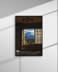 Image 1 of À LA FENÊTRE