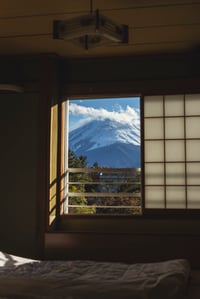 Image 2 of À LA FENÊTRE
