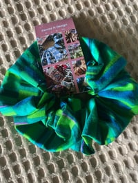 Image 2 of Scrappy Scrunchies Green Medium