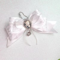 Image 2 of STAY ANGELIC – Lightstick & Keychain Bow
