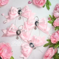 Image 3 of STAY SWEET– Lightstick & Keychain Bow