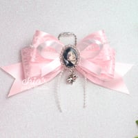Image 5 of STAY SWEET– Lightstick & Keychain Bow