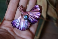 Image 3 of Vera foglia di ginkgo biloba elettroformata in rame con labradorite e patina viola
