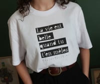 Image 1 of TEE-SHIRT blanc "LA VIE EST BELLE" - Collab' PETITE POISSONE