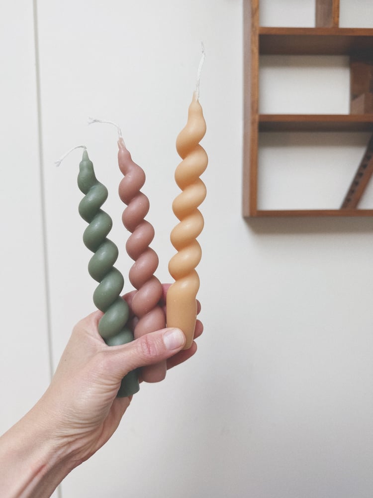 Image of Swirl taper candle no.2