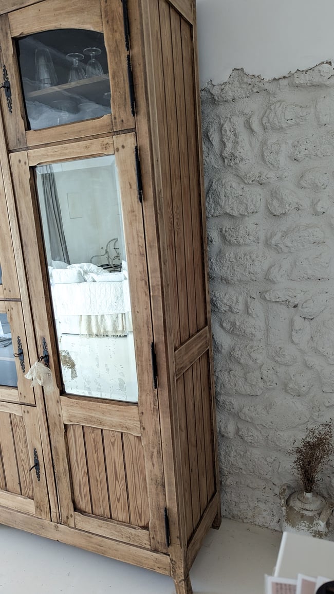 Grande armoire vitrée. 