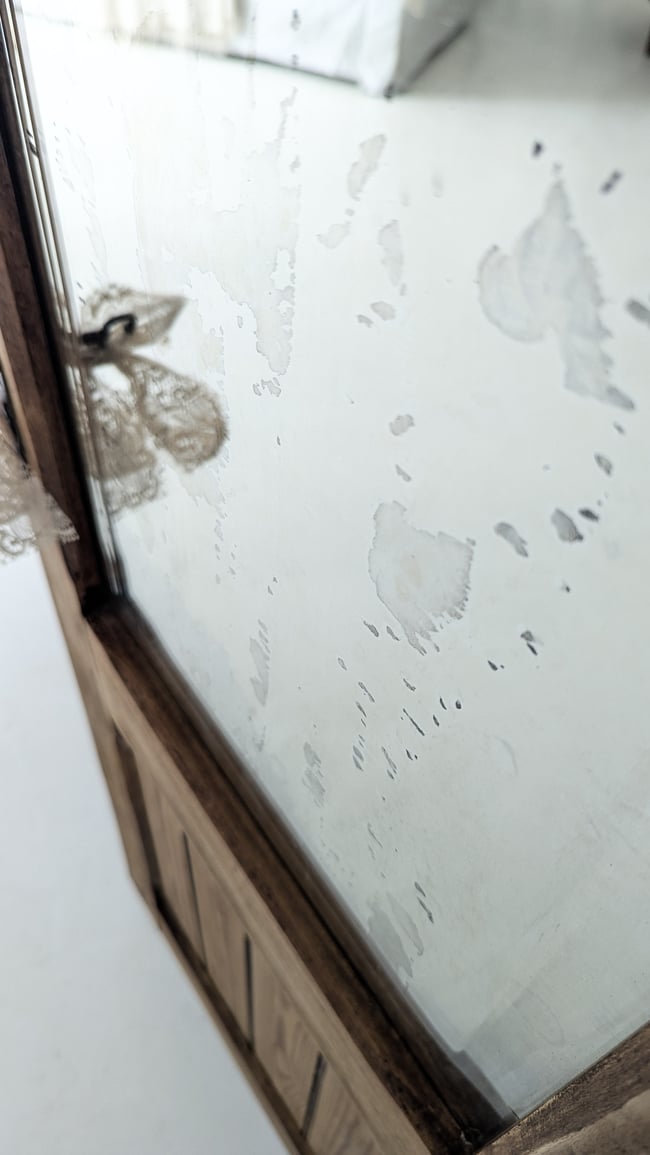 Grande armoire vitrée. 