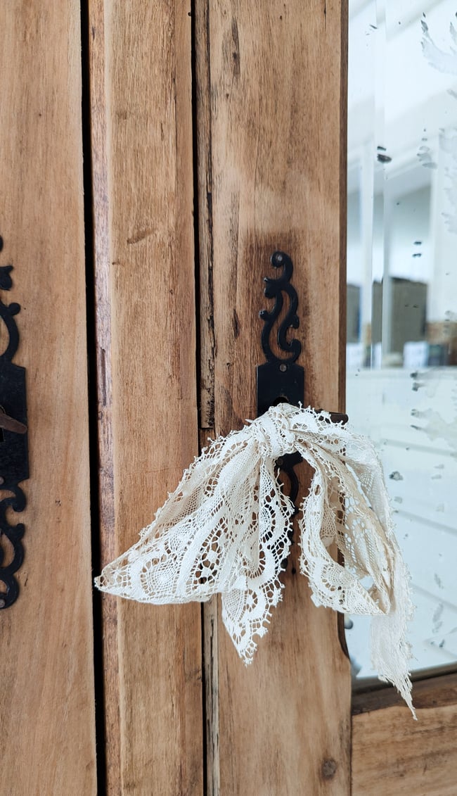 Grande armoire vitrée. 