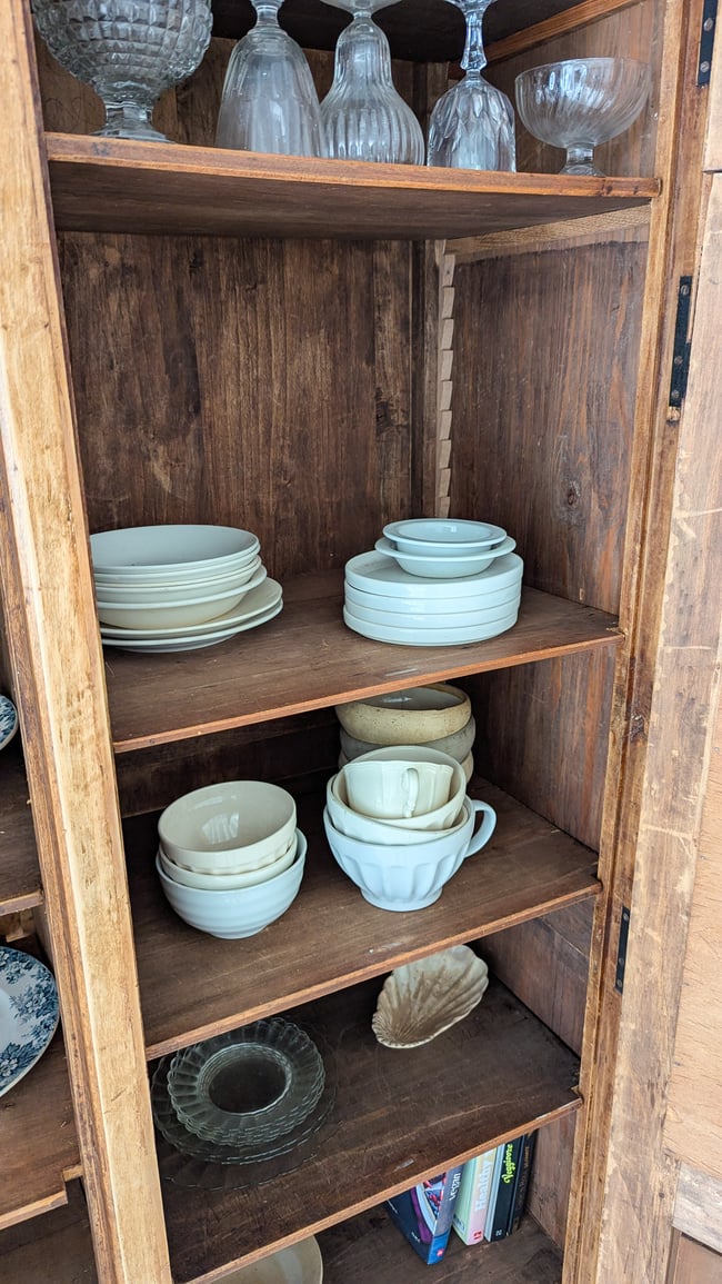 Grande armoire vitrée. 