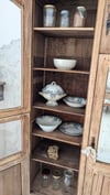 Grande armoire vitrée. 