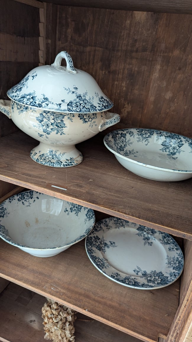 Grande armoire vitrée. 