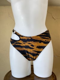 Image 2 of Bikini Brazilen Ring Leo/Zebra/Black