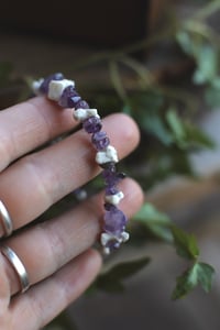 Image 4 of Bracciale con ossa di volpe -chips di ametista-
