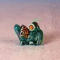 Image 2 of Twee Mantis Figurine