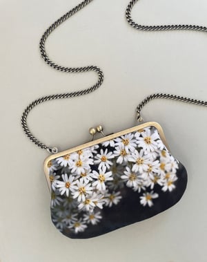Image of Daisy flowers, printed velvet kisslock bag with crossbody canvas or chain strap