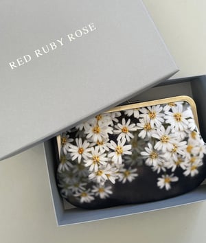 Image of Daisy flowers, printed velvet kisslock bag with crossbody canvas or chain strap