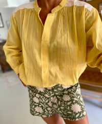Image 5 of Blouse  TELMA jaune fines rayures 