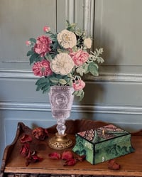 Image 1 of Silhouette de vase de roses de Bourgogne 