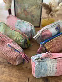 Image 2 of Trousse ronde en Kantha