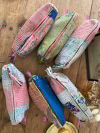 Image 5 of Trousse ronde en Kantha