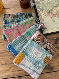 Image 1 of Petite trousse en Kantha