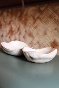 Image 3 of bowl set 01