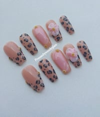 Image 2 of LEOPARD LUXE