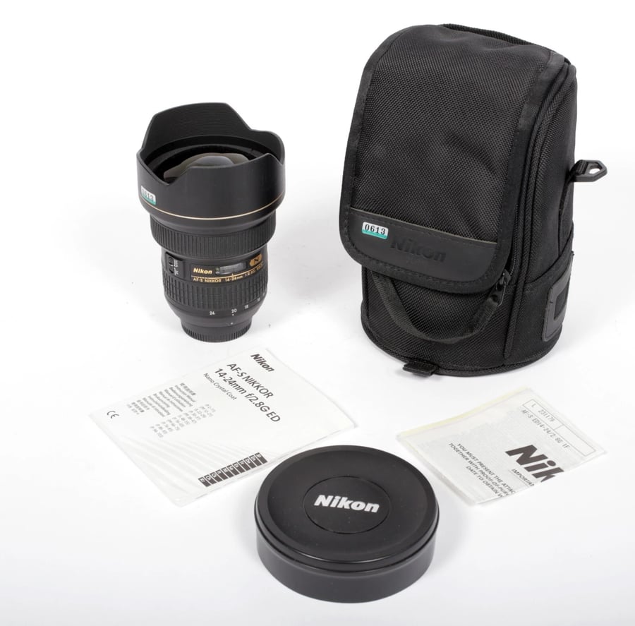 Image of Nikon af-s nikkor 14-24mm f/2.8g ed lens with case and paperwork #0613