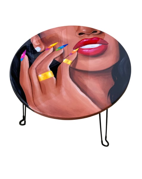 Image of Vivrant Bae  (Round Accent Table)
