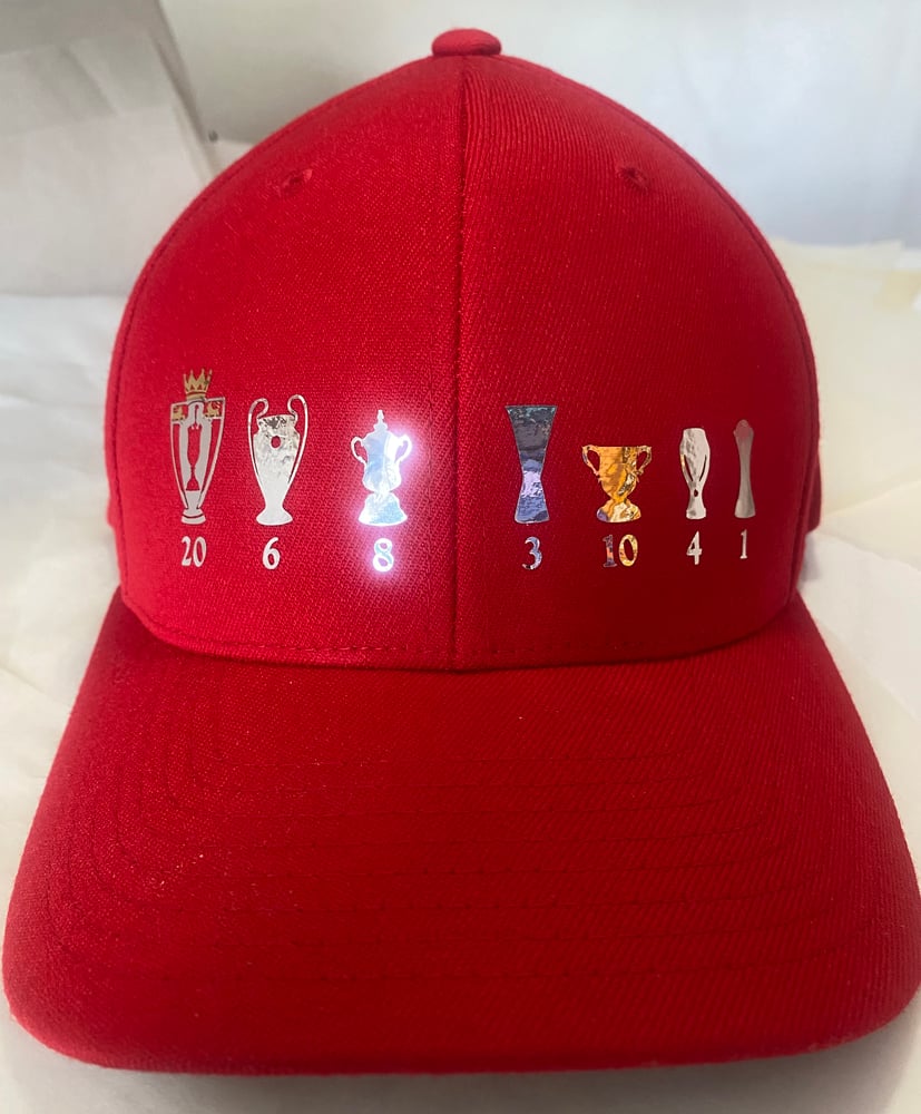 Image of Trophy Wall metallic silver/gold Red Cap