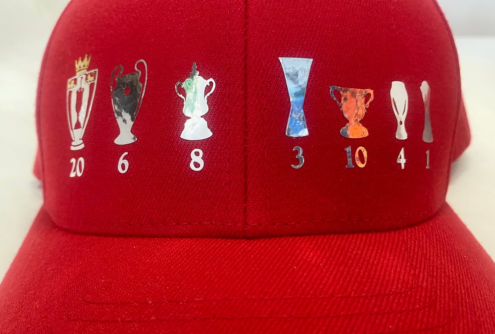 Image of Trophy Wall metallic silver/gold Red Cap