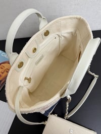 Image 3 of Tote 3