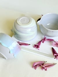Image 5 of Lavender Marble Matcha Bowl - Lavender and White