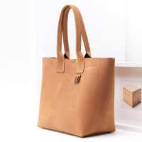 Image 4 of Classic Large Tote in vintage light brown