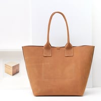 Image 3 of Classic Large Tote in vintage light brown