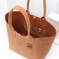 Image 5 of Classic Large Tote in vintage light brown