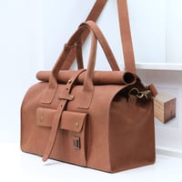 Image 4 of Mini Weekender in vintage brown matte