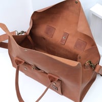 Image 7 of Mini Weekender in vintage brown matte