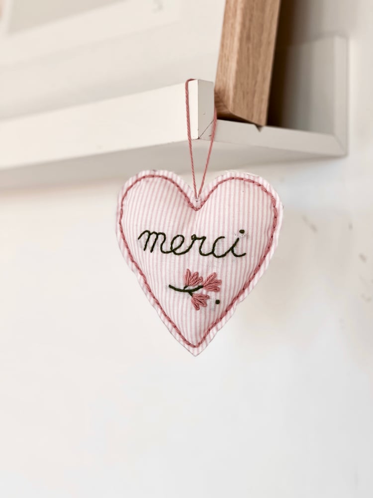 Image of Broderie - Coeur rose Merci - Cadeau fin d’année maitresse 