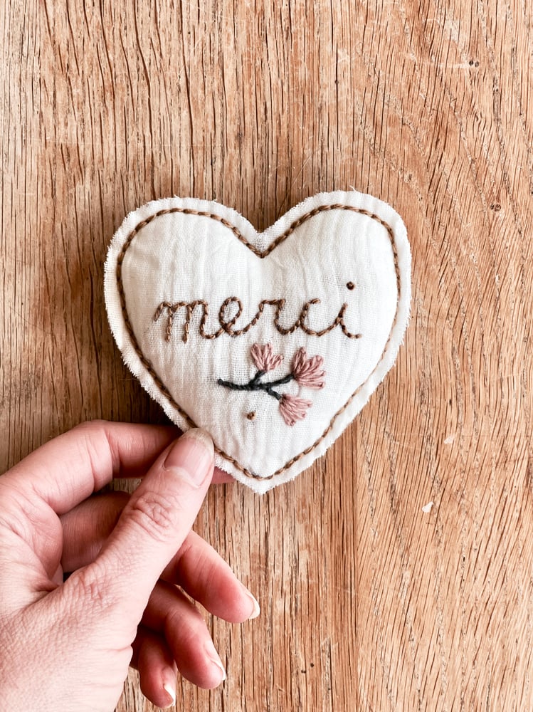 Image of Broderie - Cœur blanc Merci - Cadeau fin d’année maitresse