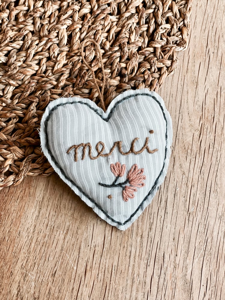 Image of Broderie - Coeur rayures céladon Merci - Cadeau fin d’année maitresse