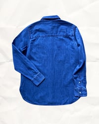 Image 7 of PRE-COMMANDE - Chemise en jean brodée RESISTE - Collab' ADOLIE